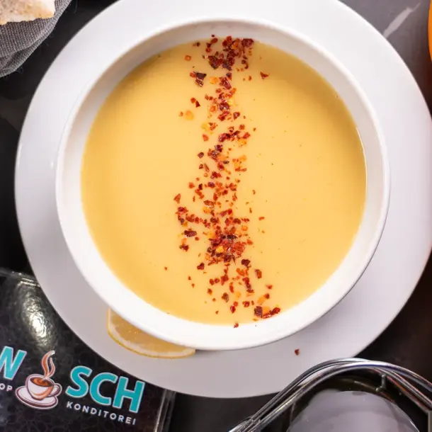 Frühstück und warme Speisen im Derwisch Café & Backshop Wien Liesing